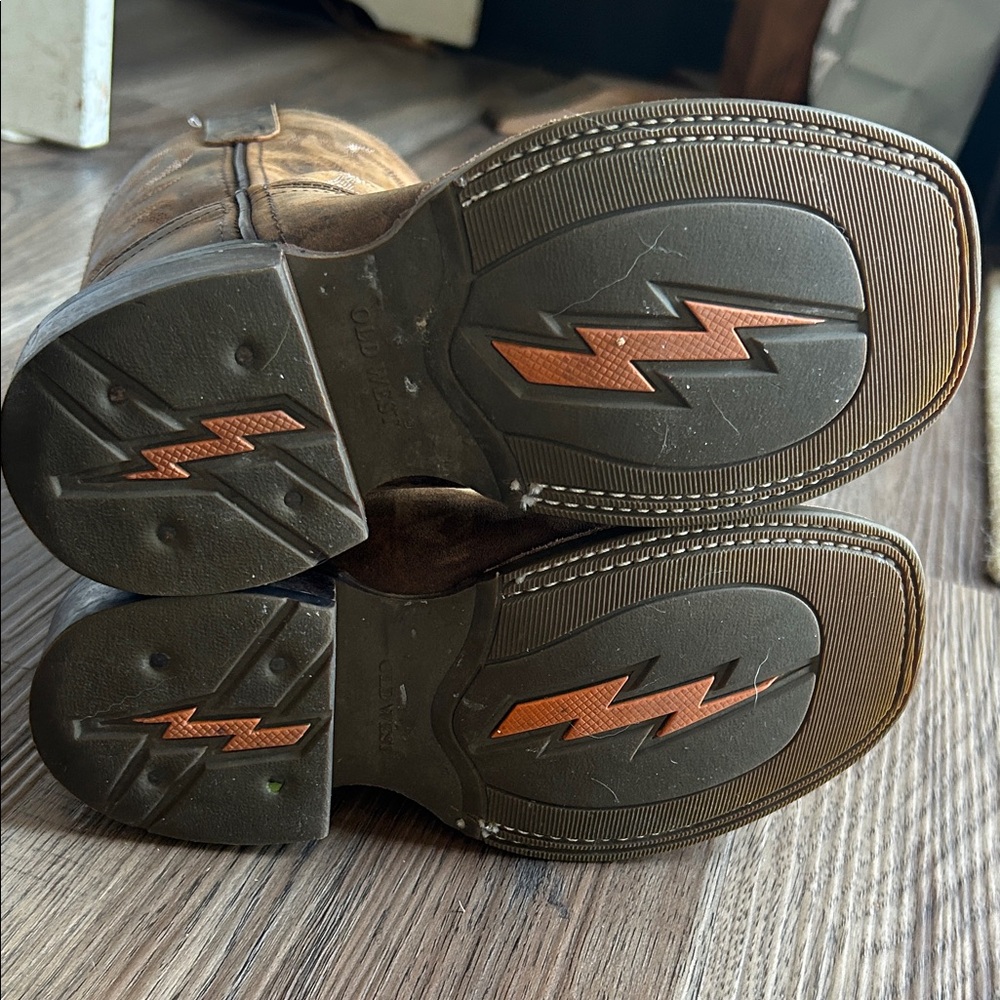 Old West Distressed Brown Cowboy Boots - Picture 5 of 6
